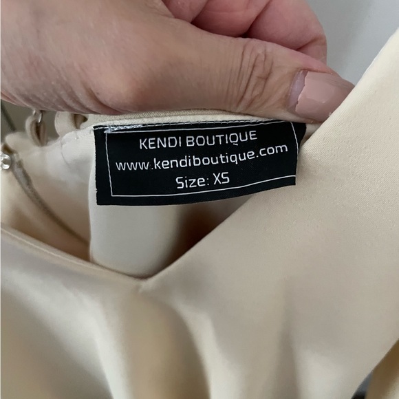 Kendi Boutique White Off-Shoulder Dress XS - Picture 2 of 2
